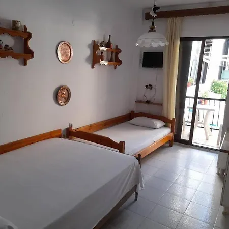 Lola's In Aparthotel *
