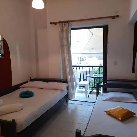 Aparthotel Lola's In