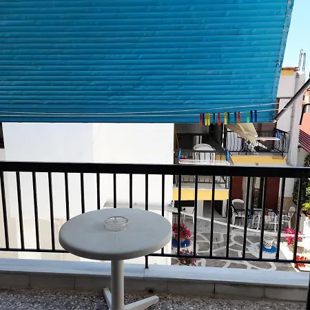 Aparthotel Lola's In Nea Skioni